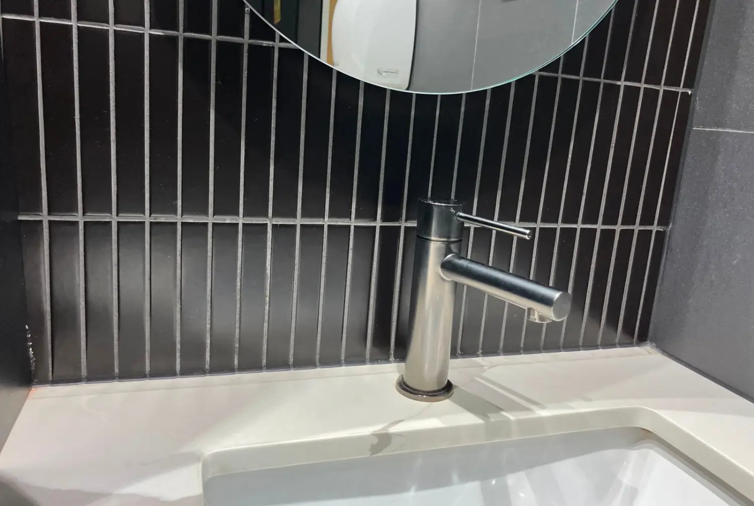commercial-washroom-sink-after-cleaning