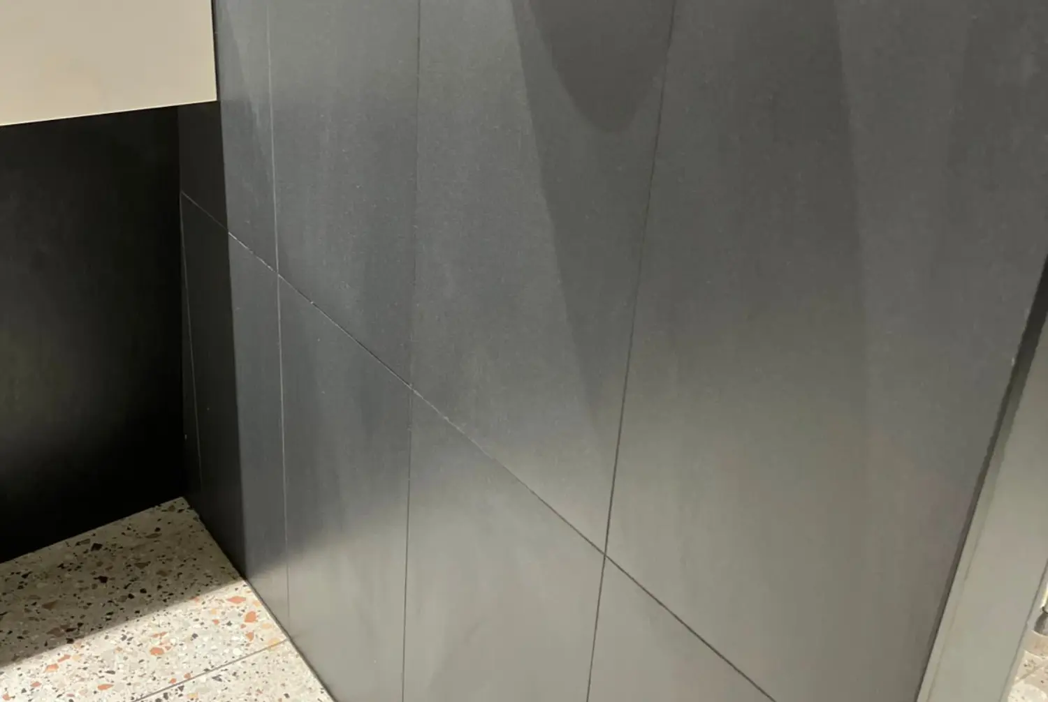 commercial-washroom-wall-after-cleaning
